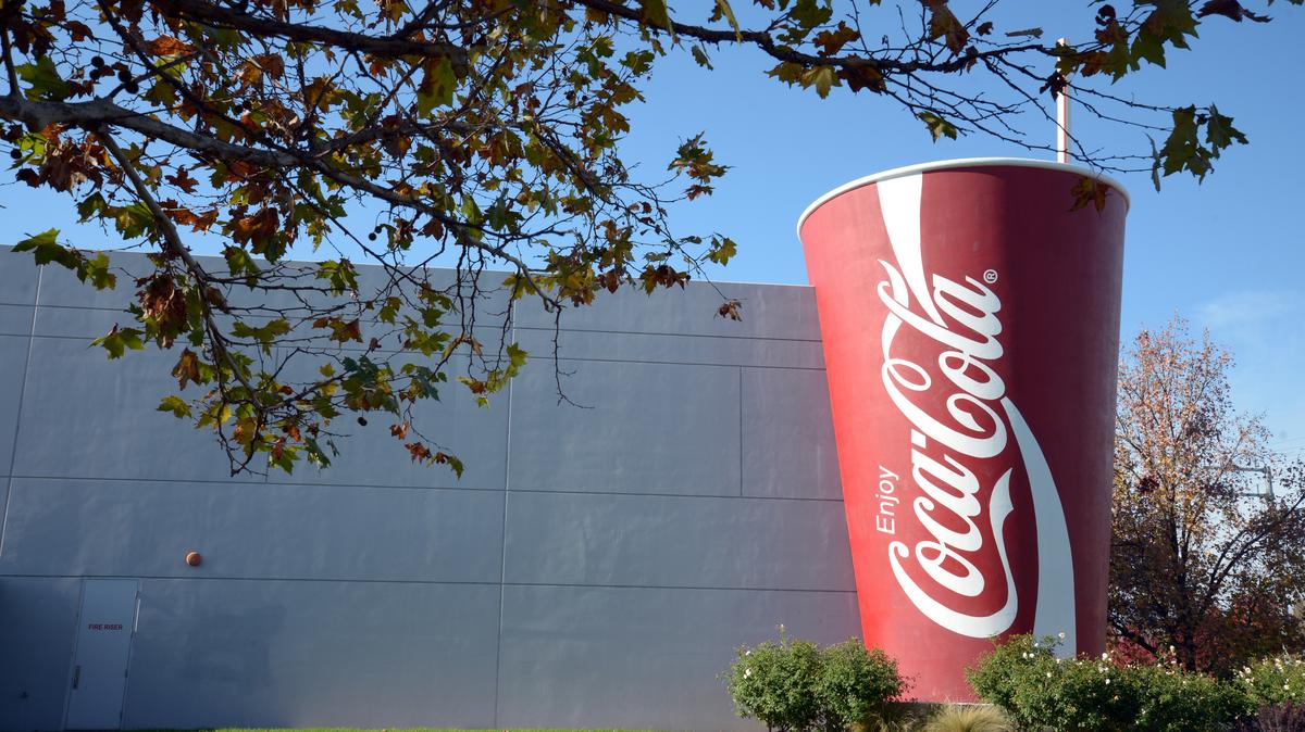 World's Largest Coca-Cola Cup Sculpture: world record set in Sacramento, California