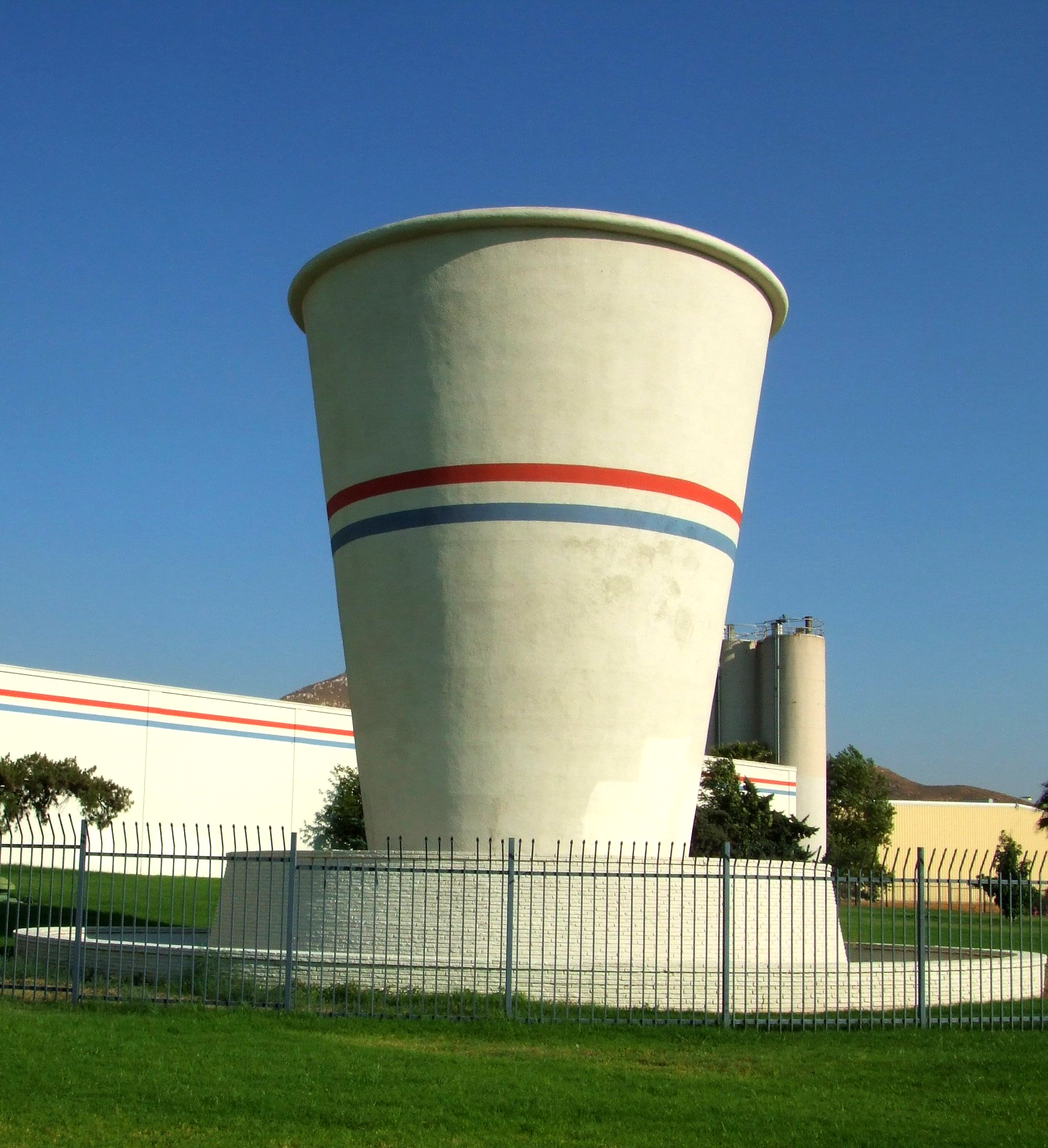 World's Largest Paper Cup Sculpture: world record set in Riverside, California