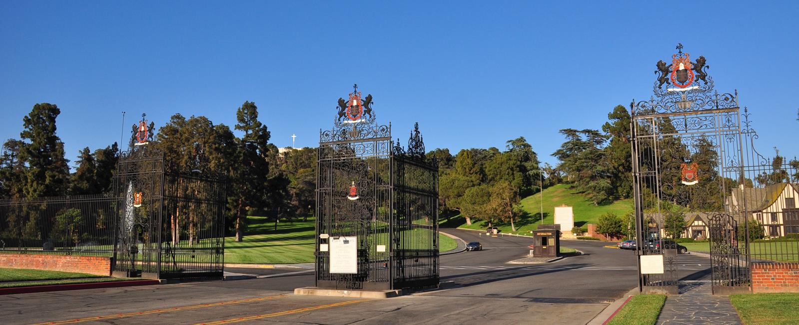 World's largest  wrought iron gates: world record set in Glendale, California