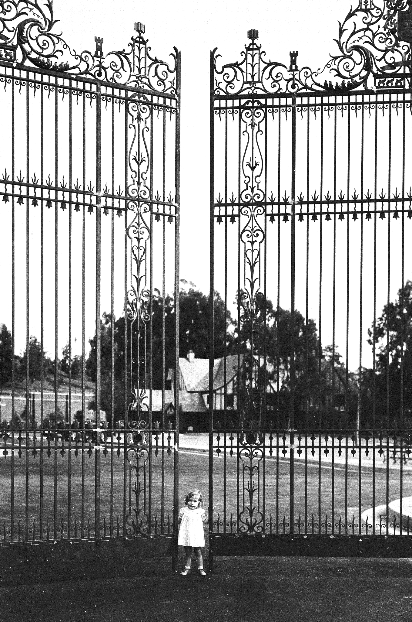 World's largest  wrought iron gates: world record set in Glendale, California