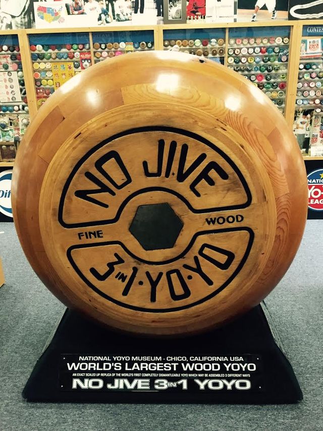 betyder melodrama vest World's Largest Wooden Yo-Yo: world record in Chico, California