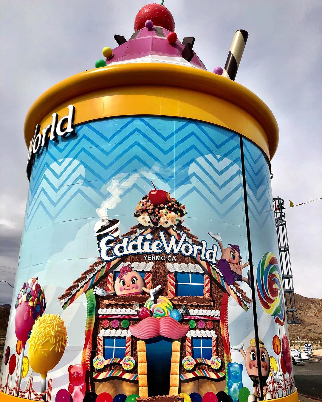 World's Largest Ice Cream Sundae Sculpture: world record in Yermo, California