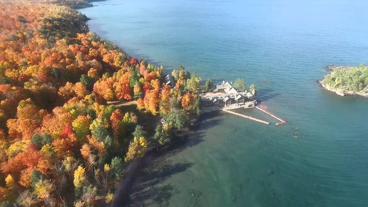 World's largest log cabin: world record in Marquette, Michigan