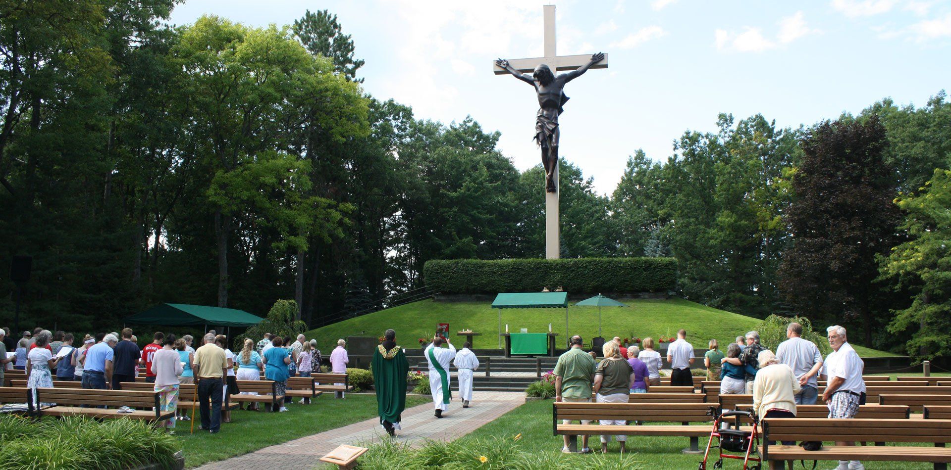 World’s Largest Crucifix (carved from a single tree): world record in Indian River, Michigan