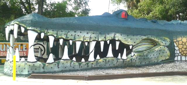 World’s Largest Alligator Shaped Building : world record in Christmas, Florida