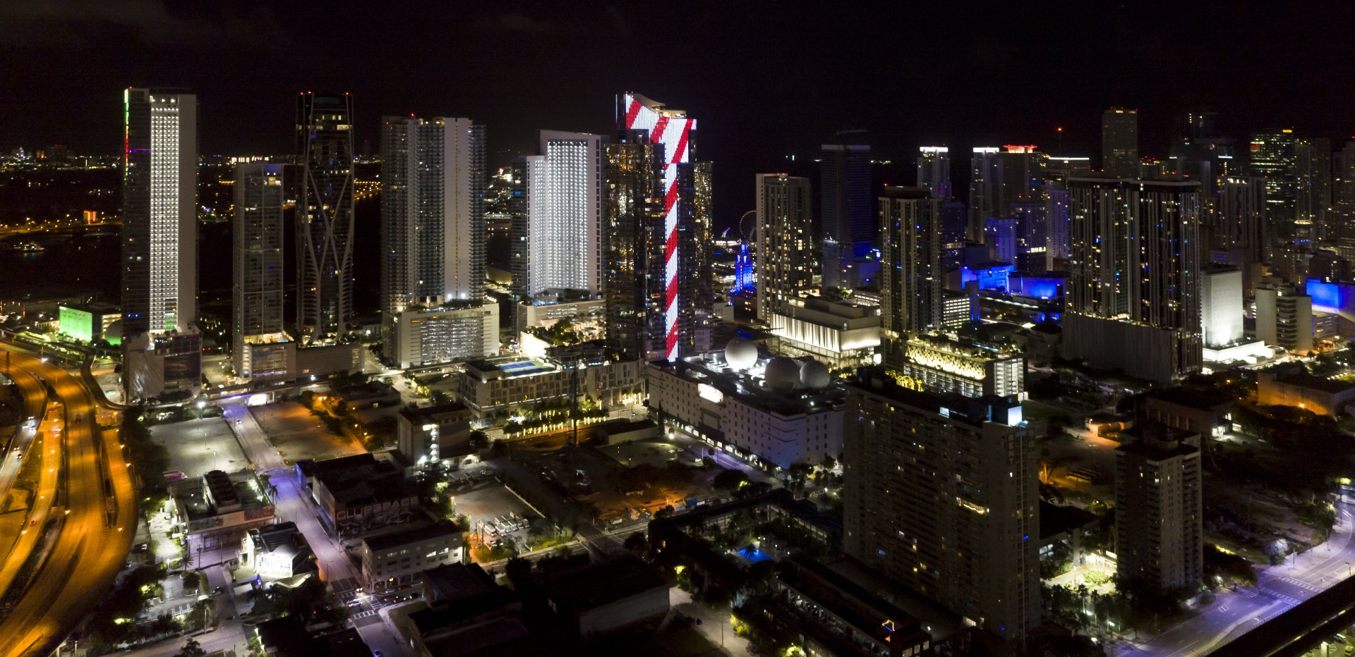 World’s Tallest Digital “Merry Christmas” Candy Cane: world record in Miami, Florida World’s Tallest Digital “Merry Christmas” Candy Cane: world record in Miami, Florida