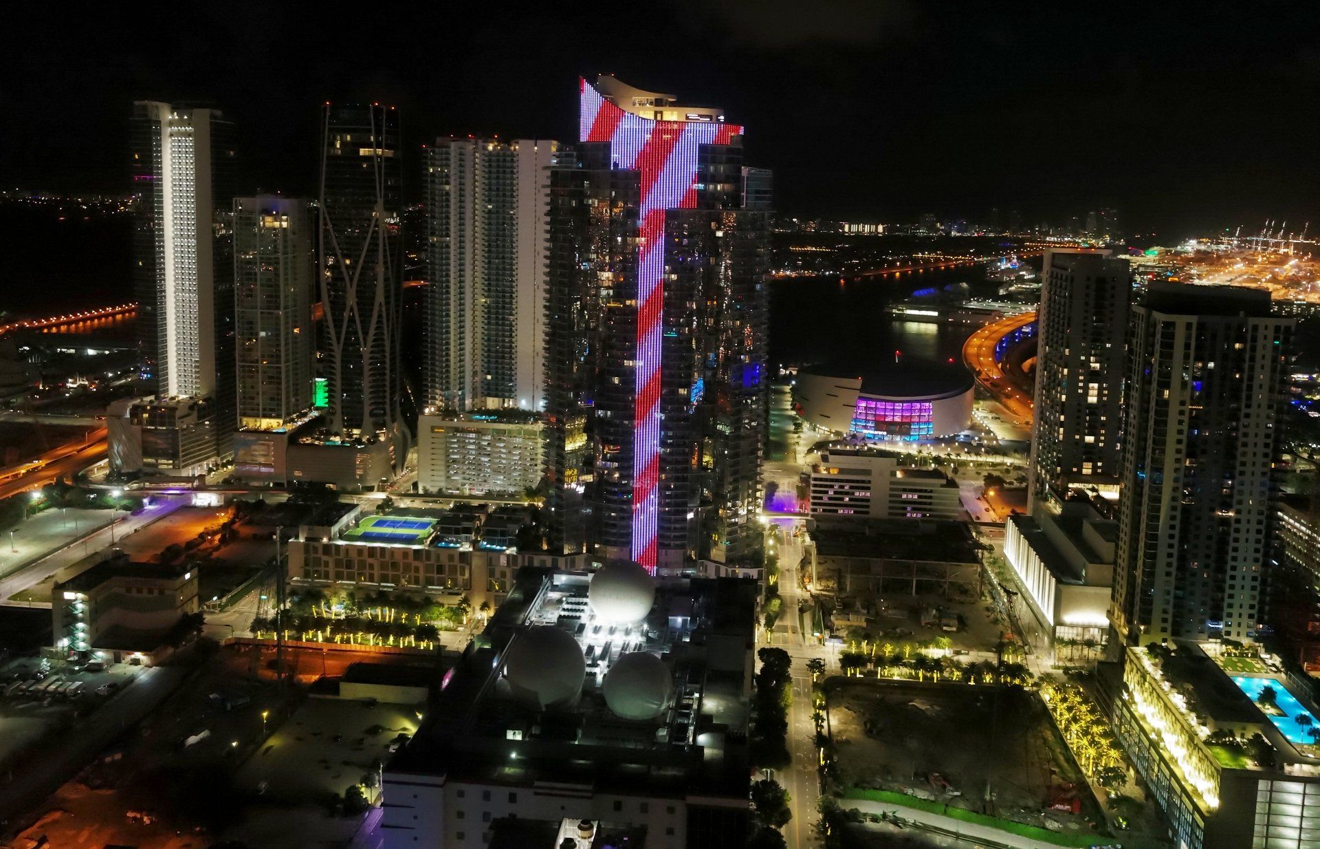 World’s Tallest Digital “Merry Christmas” Candy Cane: world record in Miami, Florida
