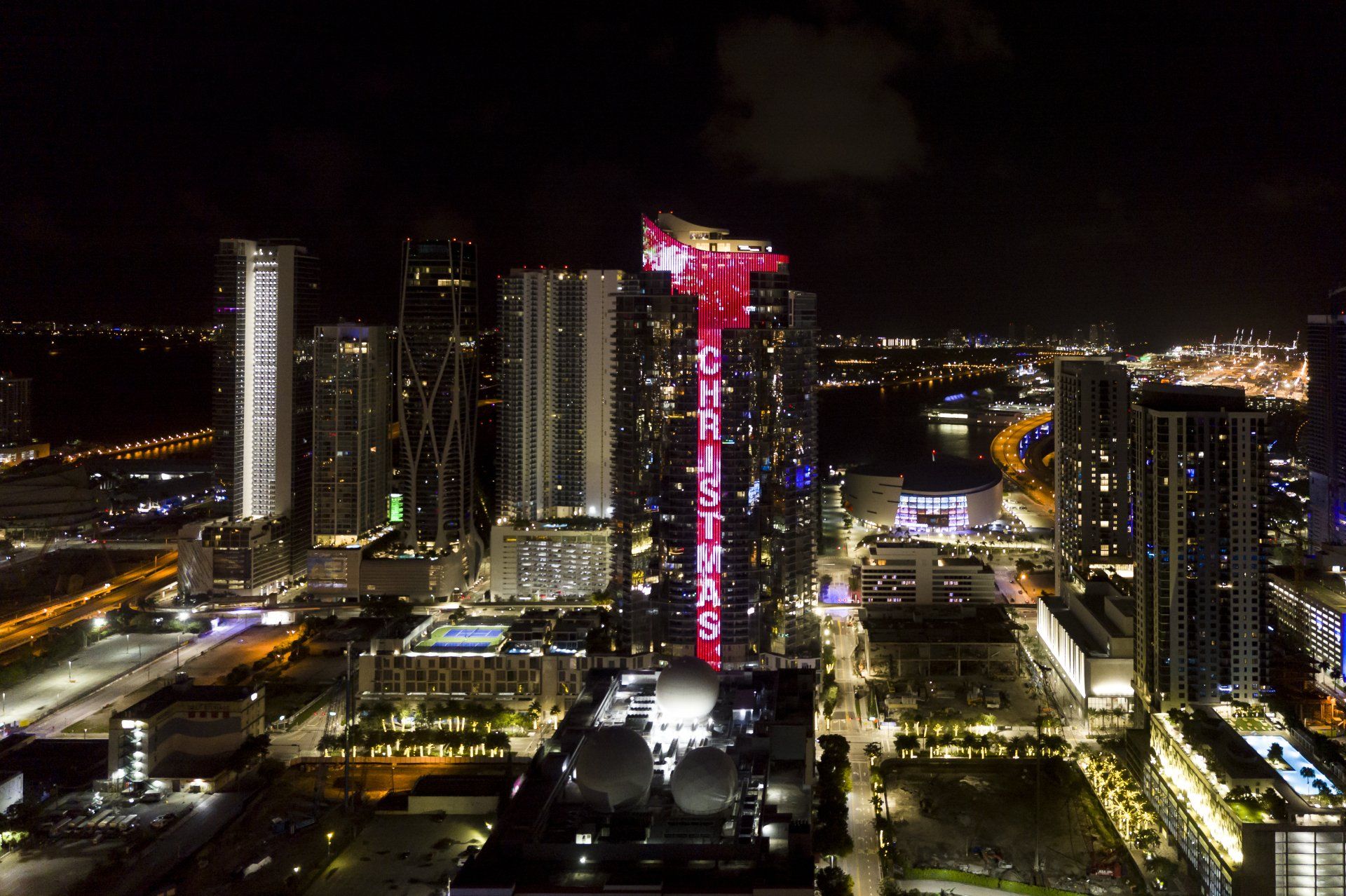 World’s Tallest Digital “Merry Christmas” Candy Cane: world record in Miami, Florida