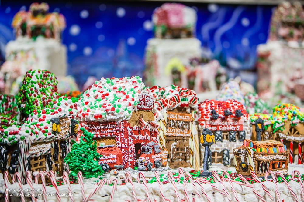 World's Largest Gingerbread Village: world record in New York City, New ...
