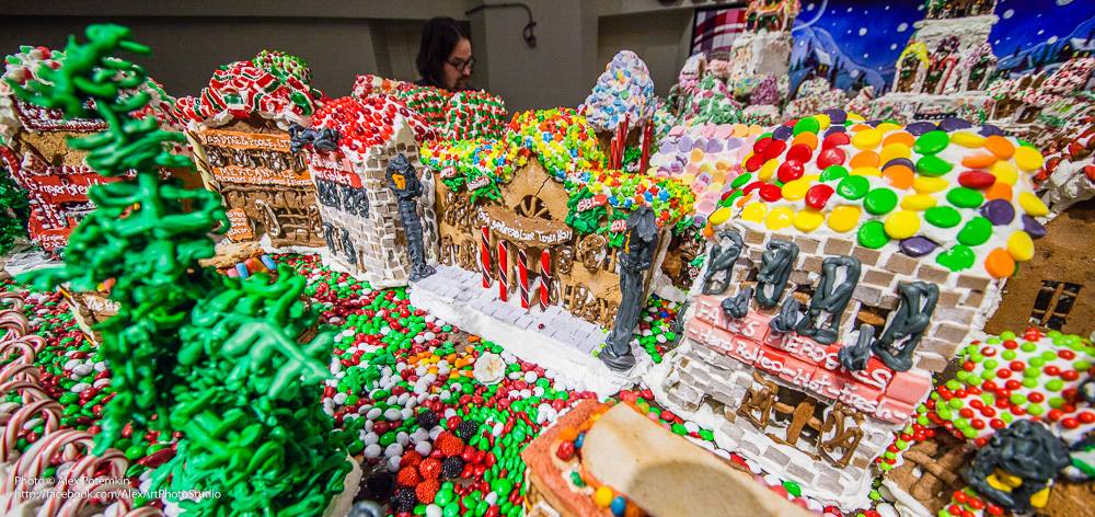 World's Largest Gingerbread Village: world record in New York City, New York
