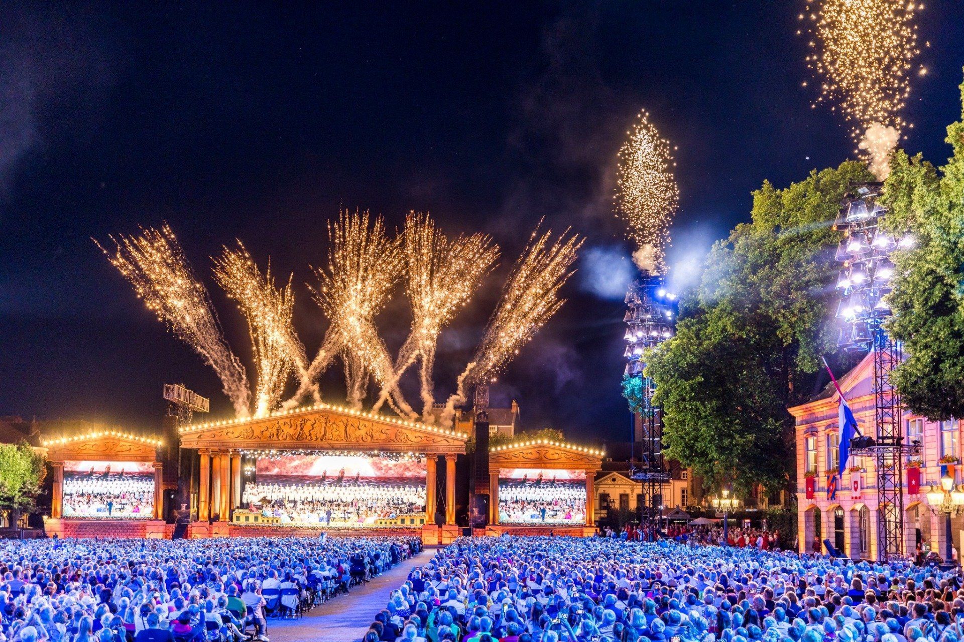 World's Largest Private Orchestra: world record in Maastricht,The Netherlands