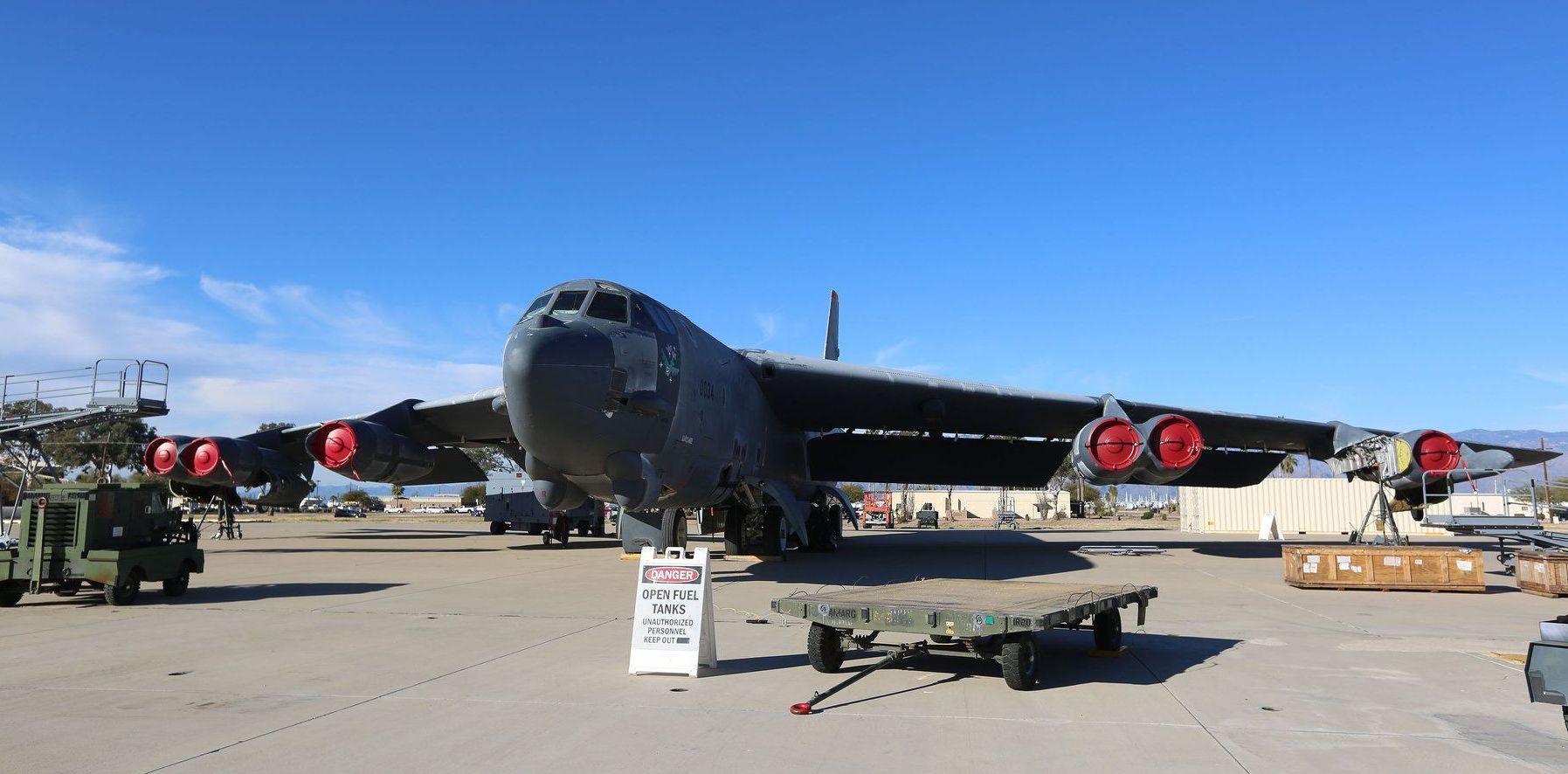 World's Largest Military Aircraft Boneyard: world record in Tucson, Arizona