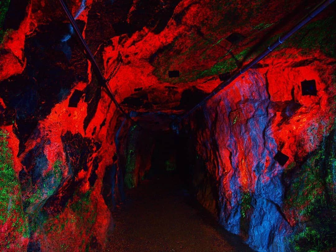 World’s Largest  Collection of Fluorescent Rocks: world record in Ogdensburg, New Jersey