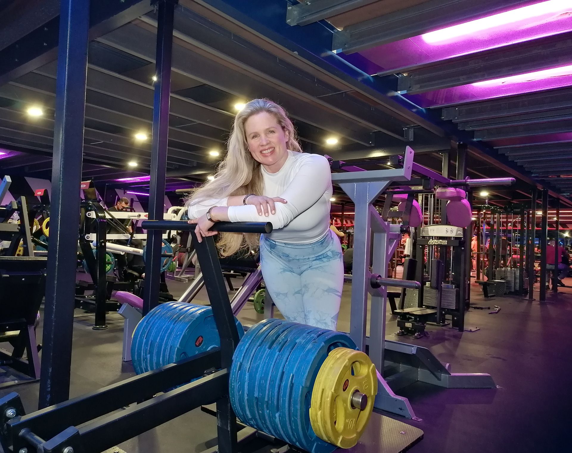 Heaviest squat to parallel in a belted squat machine (female): world record asttempt by Kerstin Sellberg