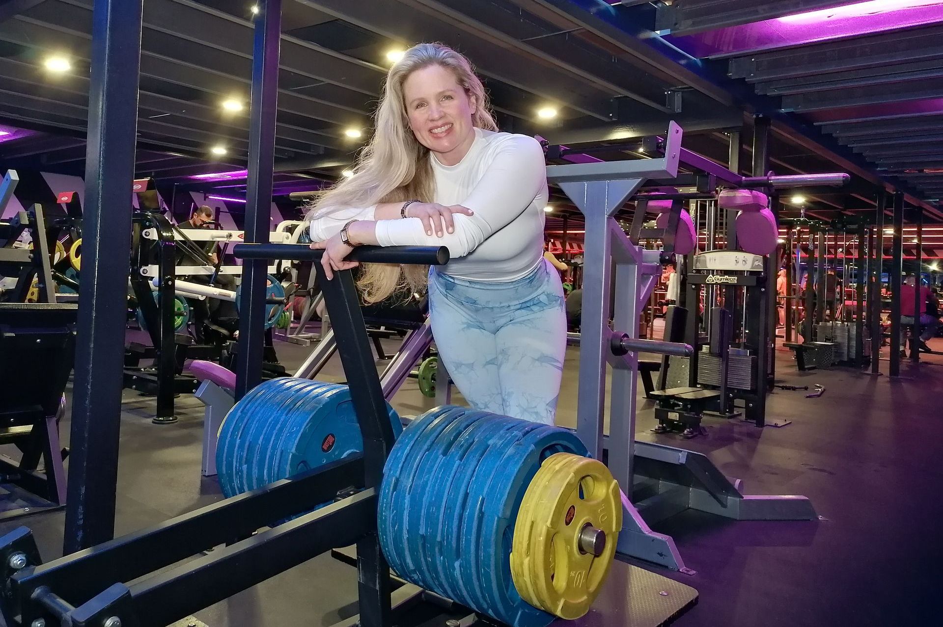 Heaviest squat to parallel in a belted squat machine (female): world record attempt by Kerstin Sellberg