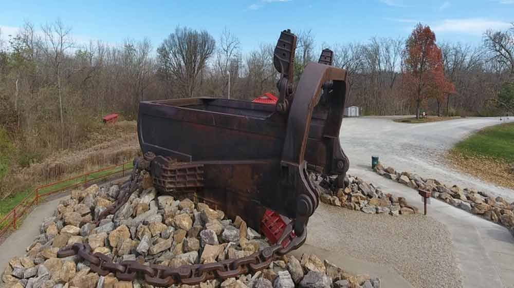 World's largest single-bucket digging machine: world record in McConnelsville, Ohio