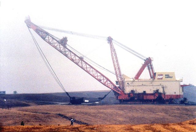 World's largest single-bucket digging machine: world record