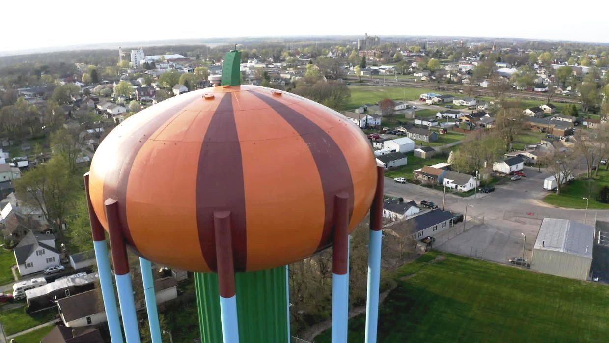 World's Largest Pumpkin Sculpture: world record in Circleville, Ohio