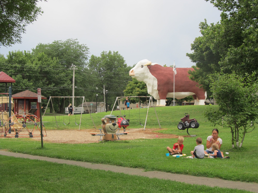 World’s Largest Bull Sculpture: world record in Audubon, Iowa