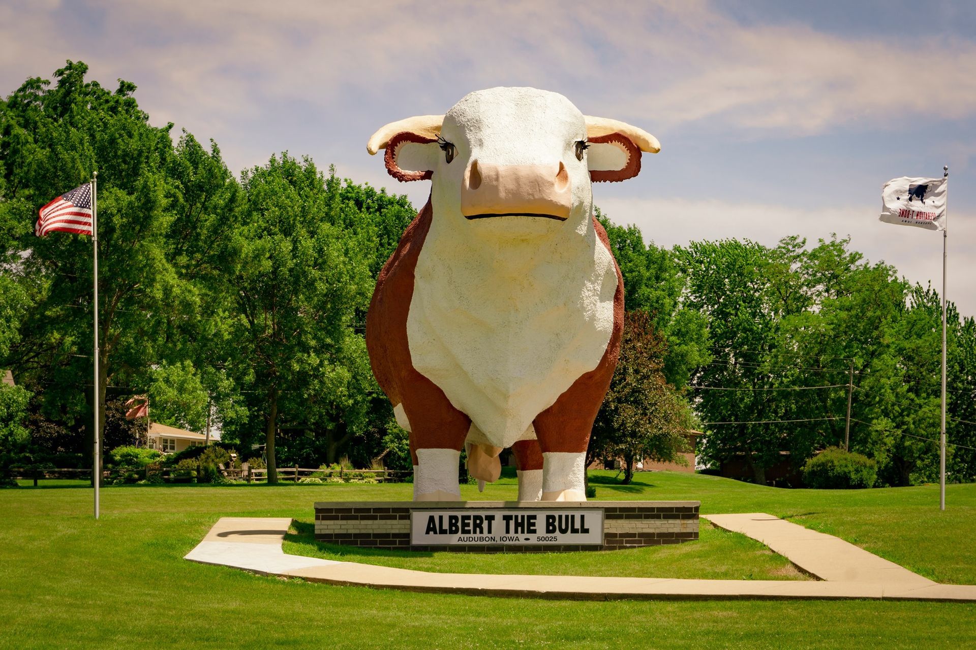 
World’s Largest Bull Sculpture: world record in Audubon, Iowa