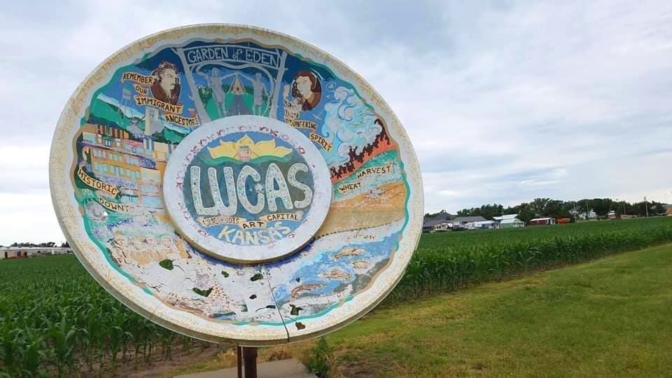 World’s Largest Souvenir Travel Plate: world record in Lucas, Kansas