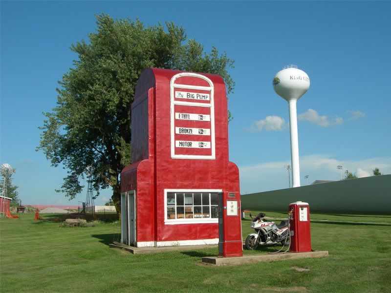 World's Largest Gas Pump: world record in King City, Missouri