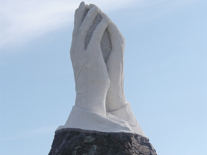 World's Largest Praying Hands Memorial: world record in Webb City, Missouri