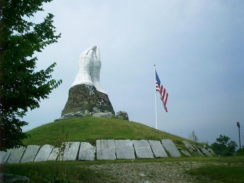 World's Largest Praying Hands Memorial: world record in Webb City, Missouri