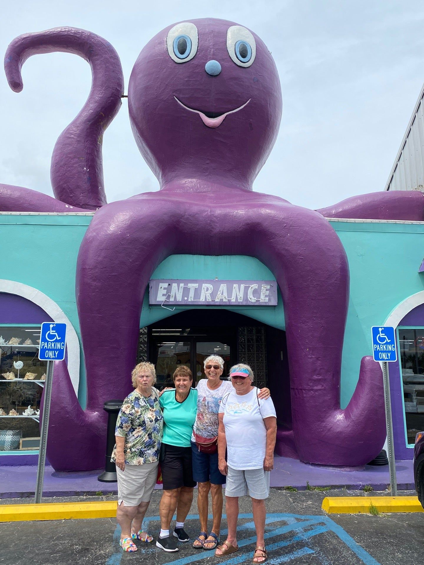 World's Largest Purple Octopus Sculpture: world record in Gulf Shores, Alabama