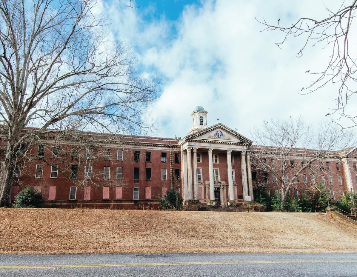World's Largest Abandoned Mental Asylum: world record in Milledgeville, Georgia