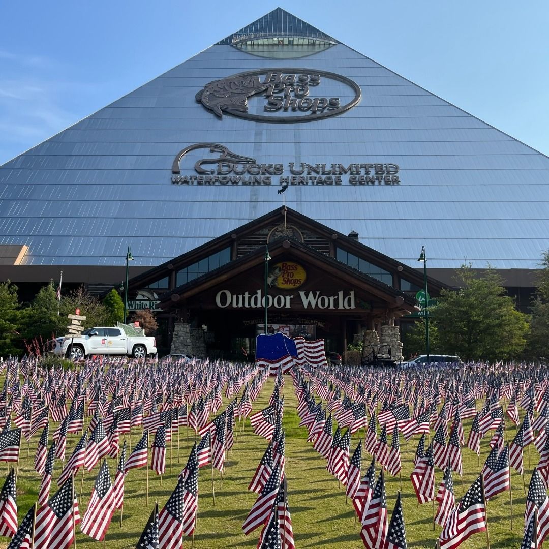 
World's Largest Pyramid-Shaped Commercial Building: world record in Memphis, Tennessee
