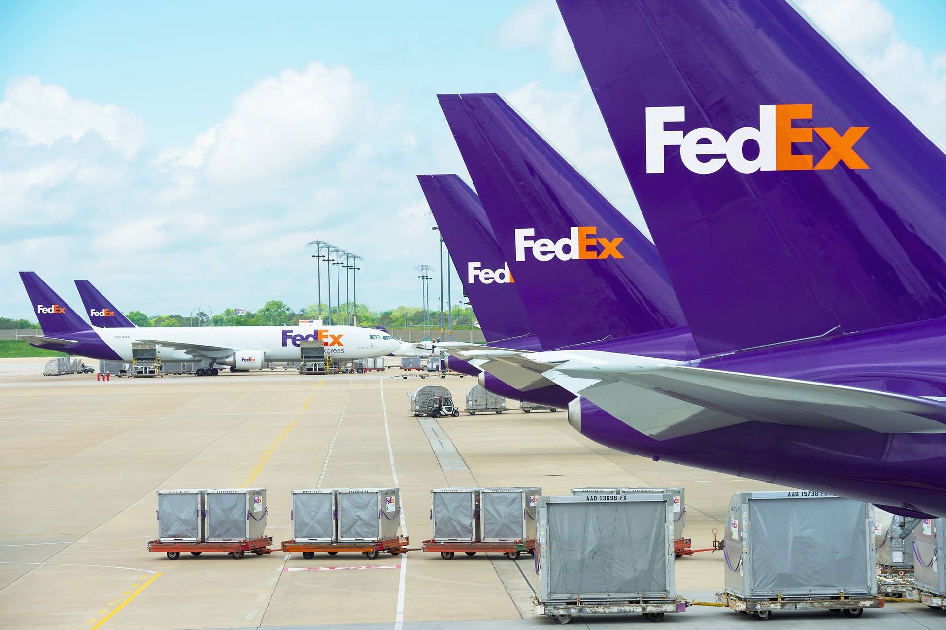  World's Largest Cargo Airline: world record in Memphis, Tennessee 