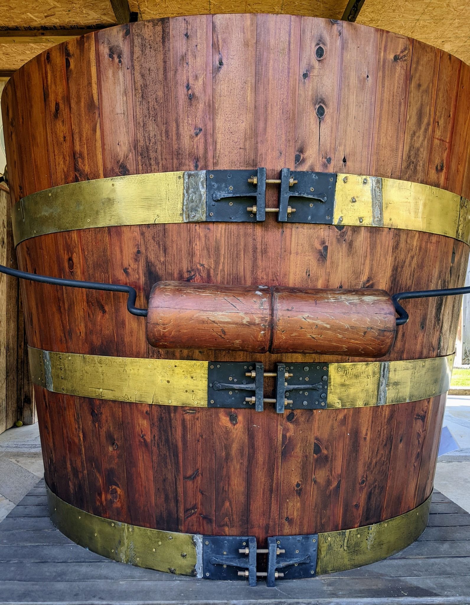World's Largest Cedar Bucket: world record in Murfreesboro, Tennessee