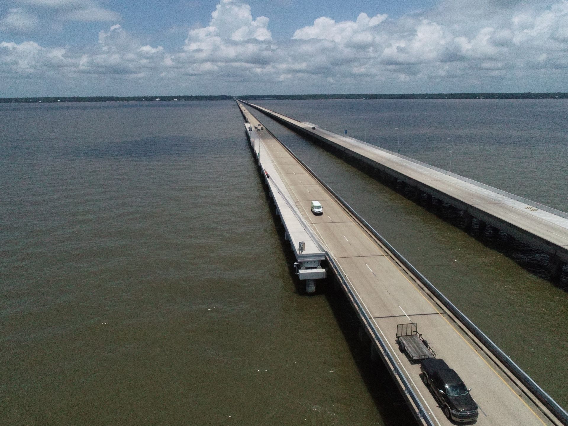 World's longest continuous bridge over water: world record near New Orleans, Louisiana