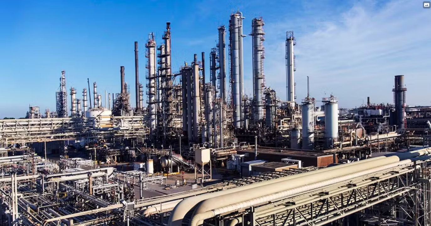 World's first commercial fluid catalytic cracking plant: world record in Baton Rouge, Louisiana