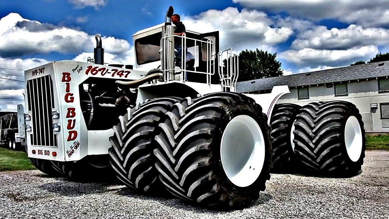 
World's Largest Farm Tractor, world record in Havre, Montana