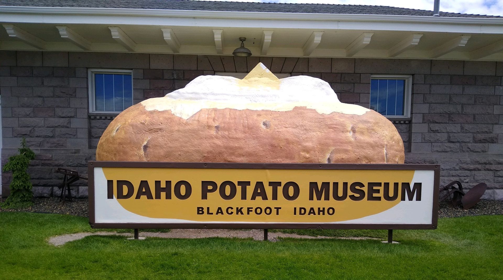 World's Largest Baked Potato with Topping Sculpture, world record in Blackfoot, Idaho
