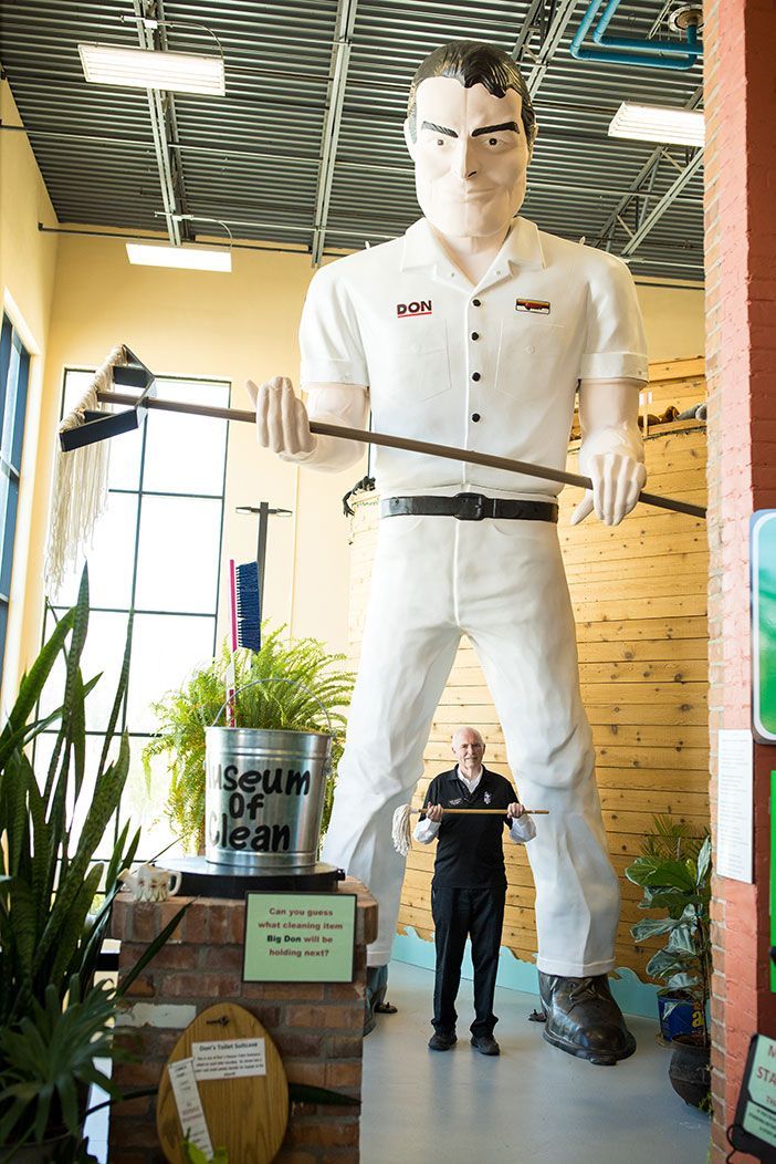 World's Largest Janitor Statue, world record in Pocatello, Idaho