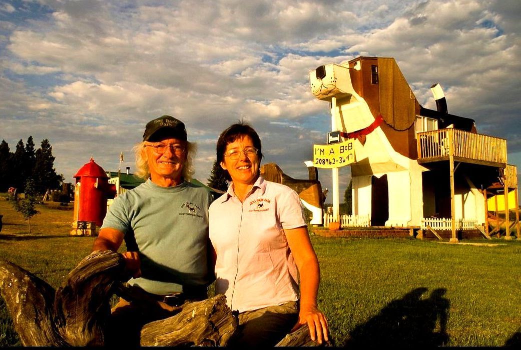 
World's First Beagle-shaped Bed and breakfast, world record in Cottonwood, Idaho