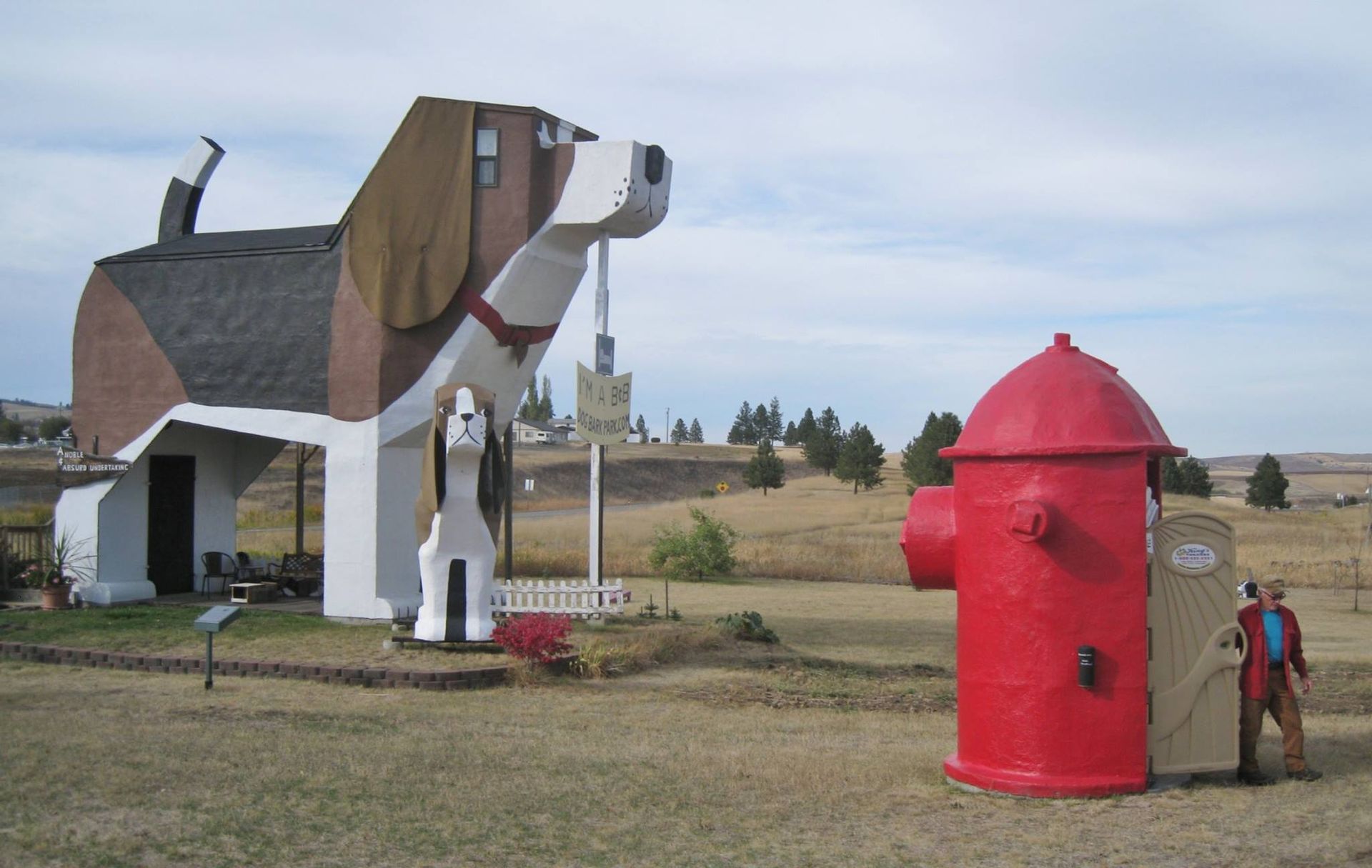 World's First Beagle-shaped Bed and breakfast, world record in Cottonwood, Idaho
