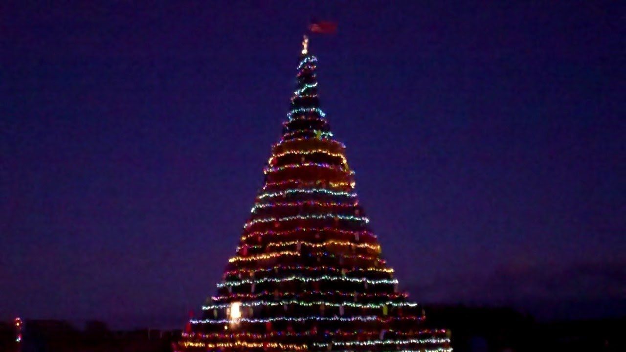 World's Largest Lobster Trap Christmas Tree, world record in Beals, Maine
