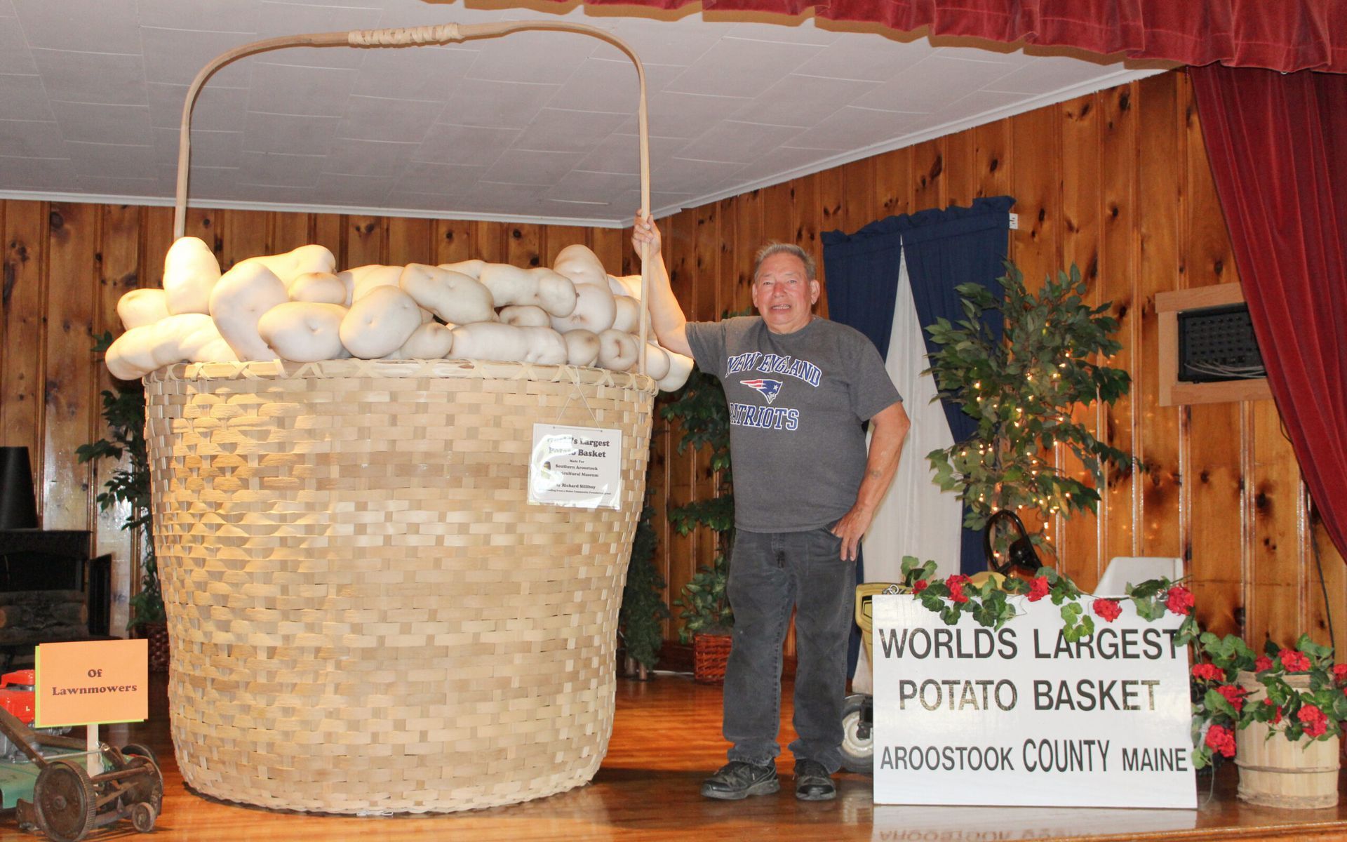 
World's Largest Potato Basket, world record in Augusta, Maine