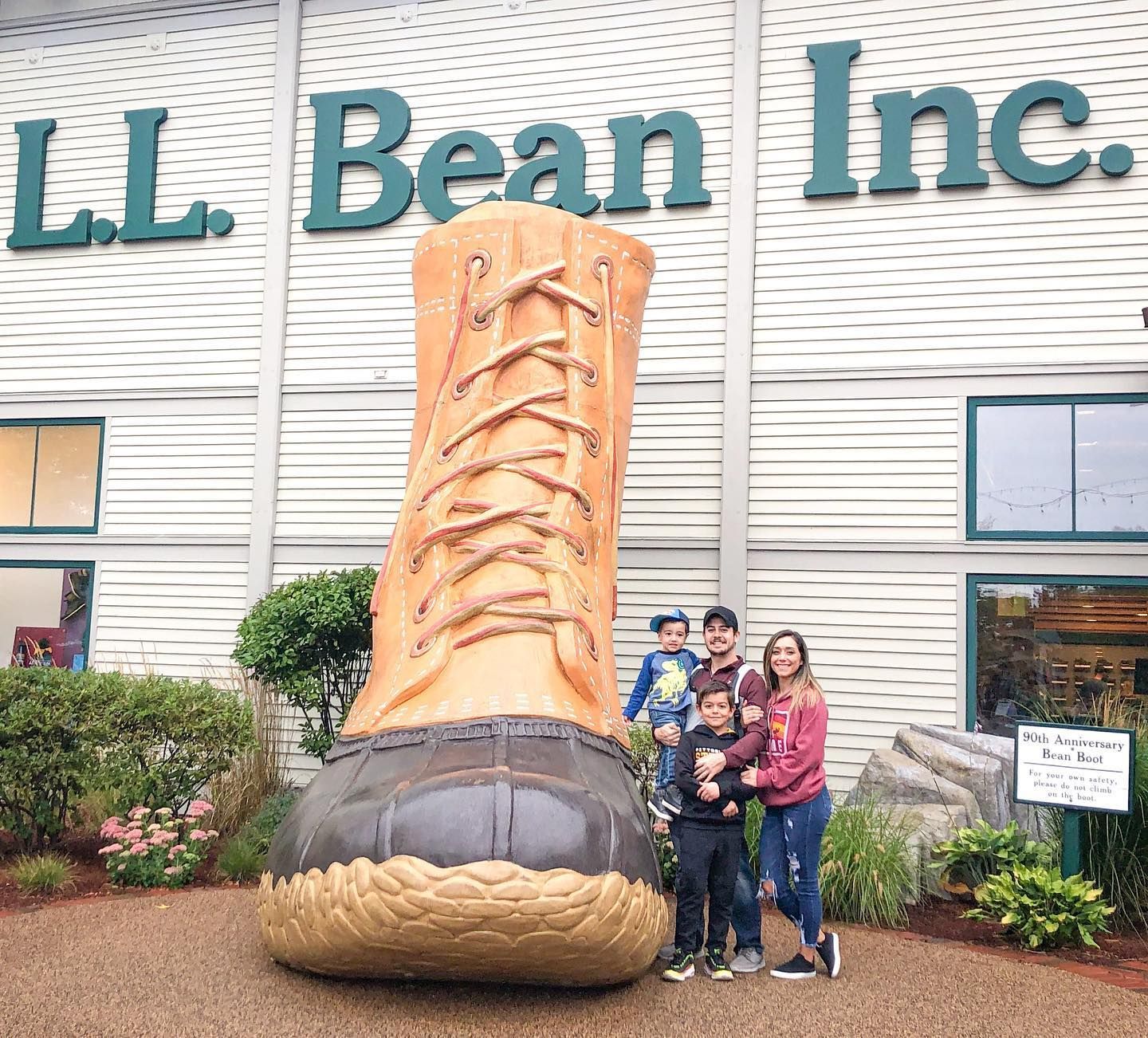 
World's Largest Hunting Boot, world record in Freeport, Maine