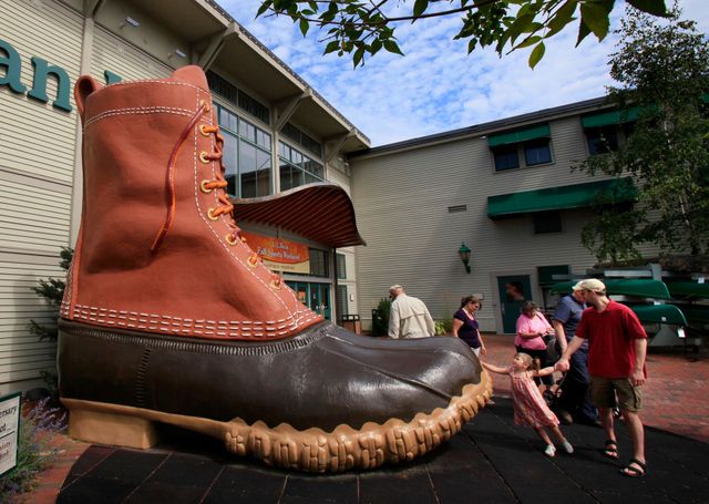 World s Largest Hunting Boot world record in Freeport Maine