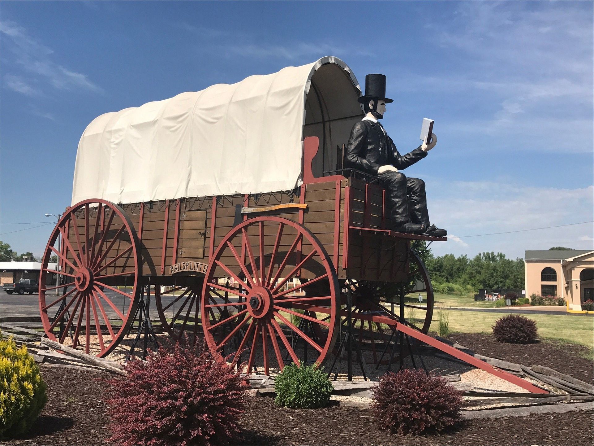 World's Largest Covered Wagon, world record in Lincoln, Illinois
