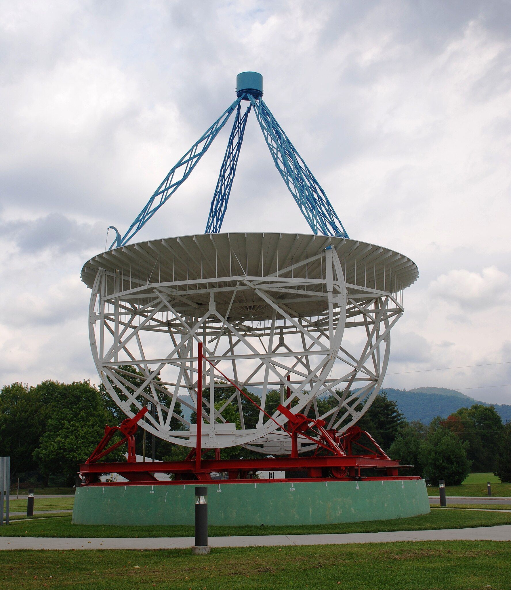 World's First Radio Telescope, world record in Wheaton, Illinois
