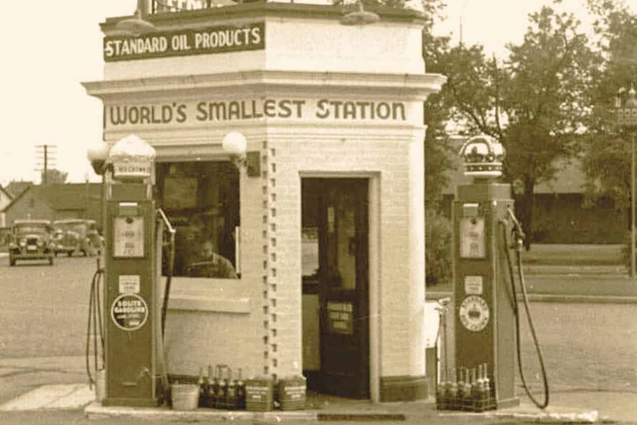 World's Smallest Gasoline Station, world record in Detroit Lakes, Minnesota