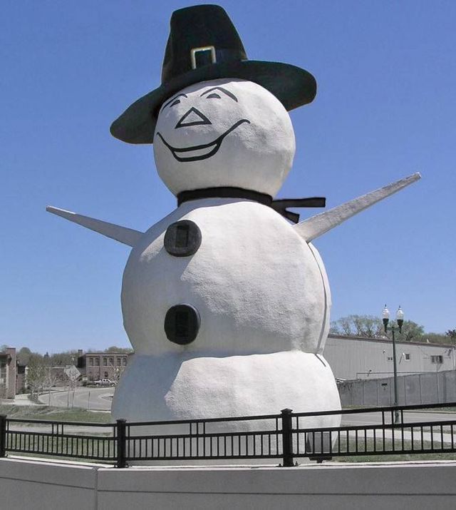 World's Largest Stucco Snowman, world record in North St. Paul 