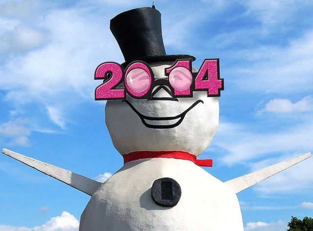 Snow Man - S  World's Largest Stucco Snowman, world record in North St