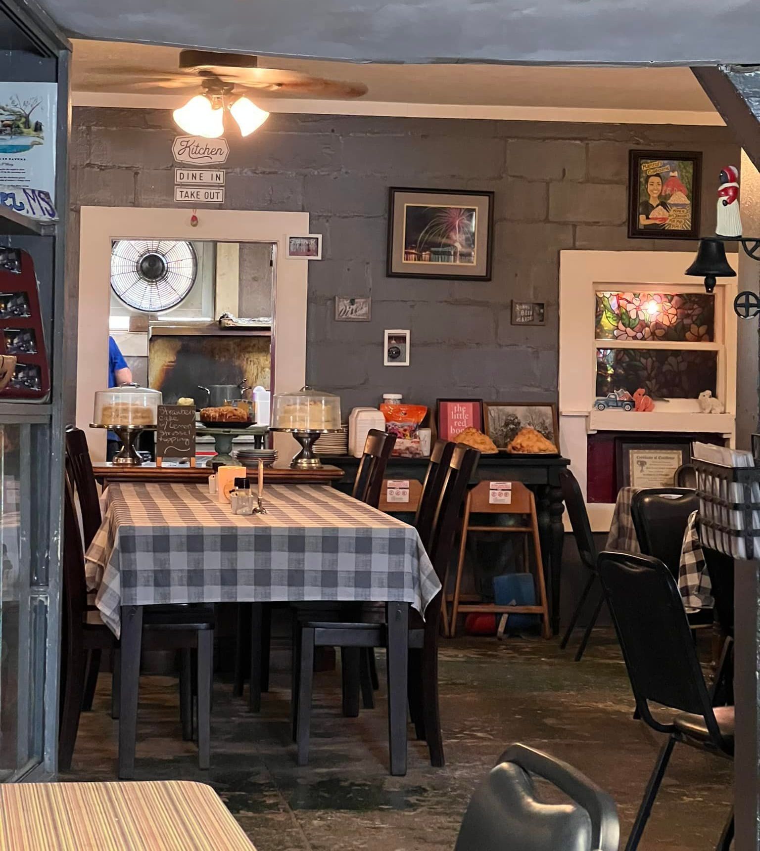 World's First Mammy’s Cupboard-shaped restaurant, world record in Natchez, Mississippi